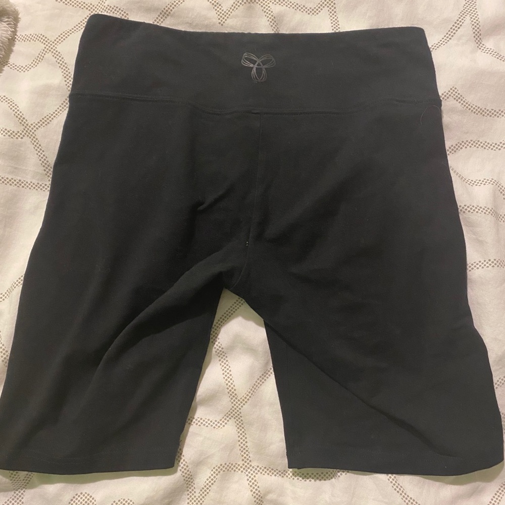 Tna atmosphere short 9” black